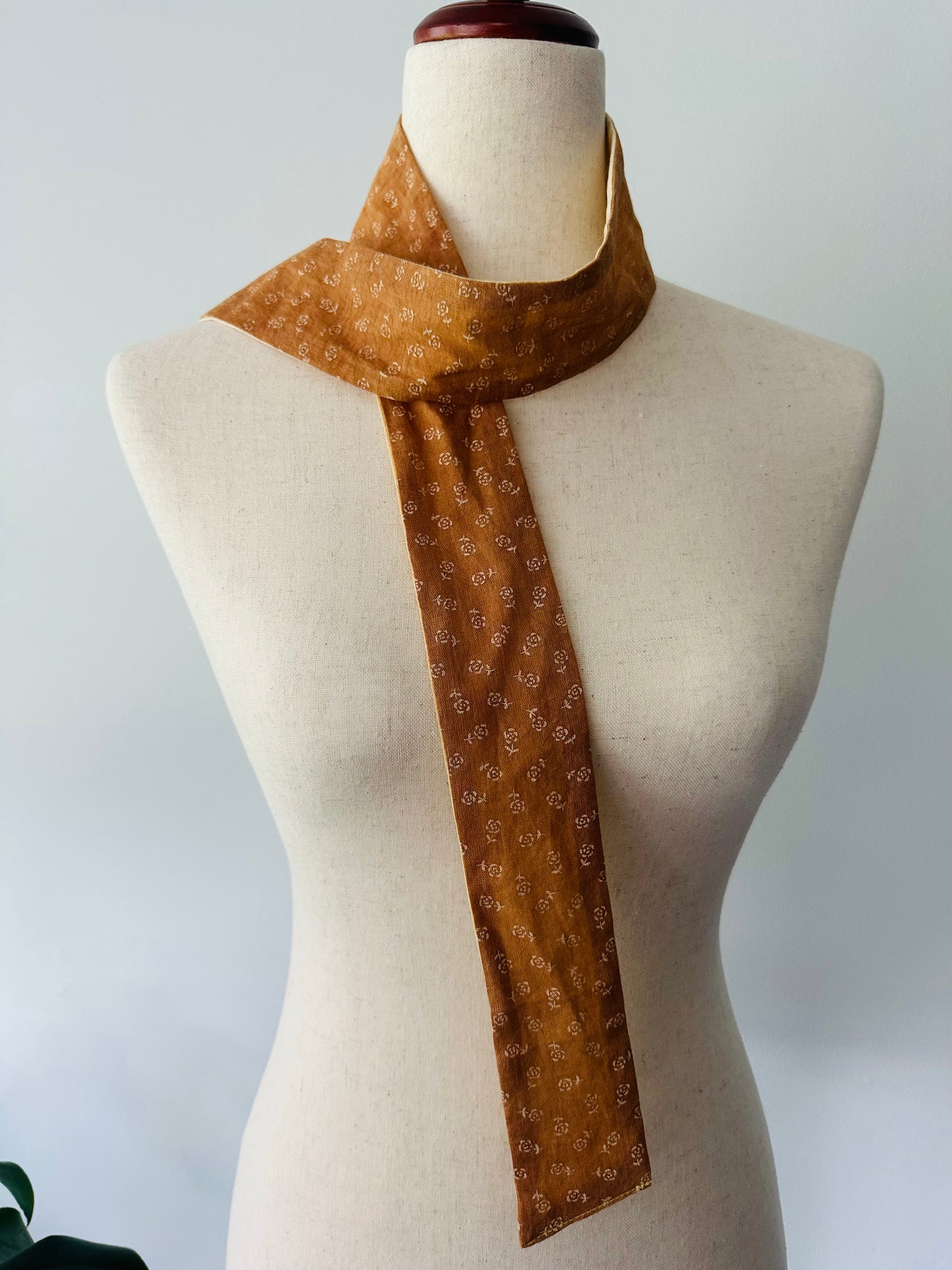 [Limited Edition] Plant-dyed Skinny Reversible Scarf (Yellow+Brown)